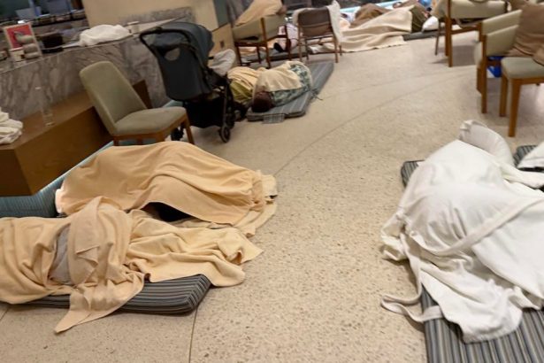 Ich hotel zasiahlo dron styri noci stravili v ukryte Pasazieri stvrtkoveho letu sa obavaju nenavisti na internete