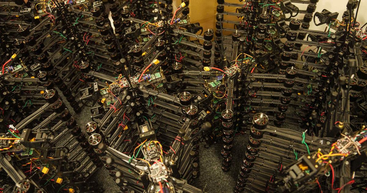 Jeden mrtvy Ukrajinec na 400 Rusov Dronovy ekosystem udrzuje front a Moskva nestiham nahradzat straty