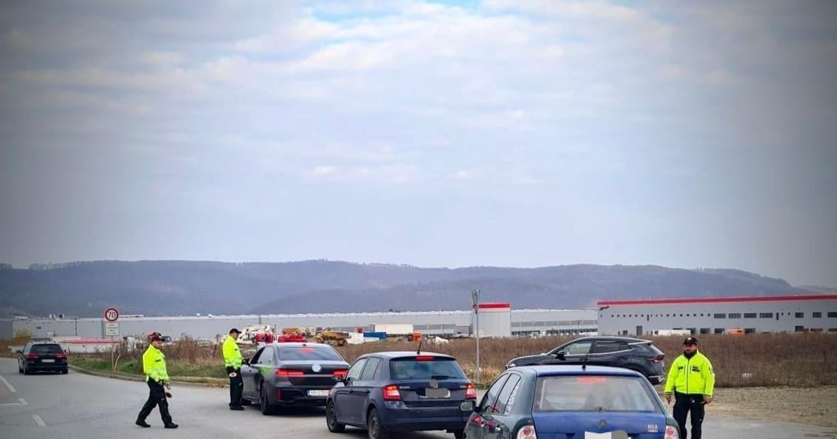 Na Medzinarodny den stastia mali akurat smolu Policia prichytila opitych vodicov aj cyklistu