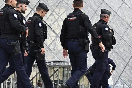 Policia v Parizi zmarila bombovy utok pred Bankou Ameriky