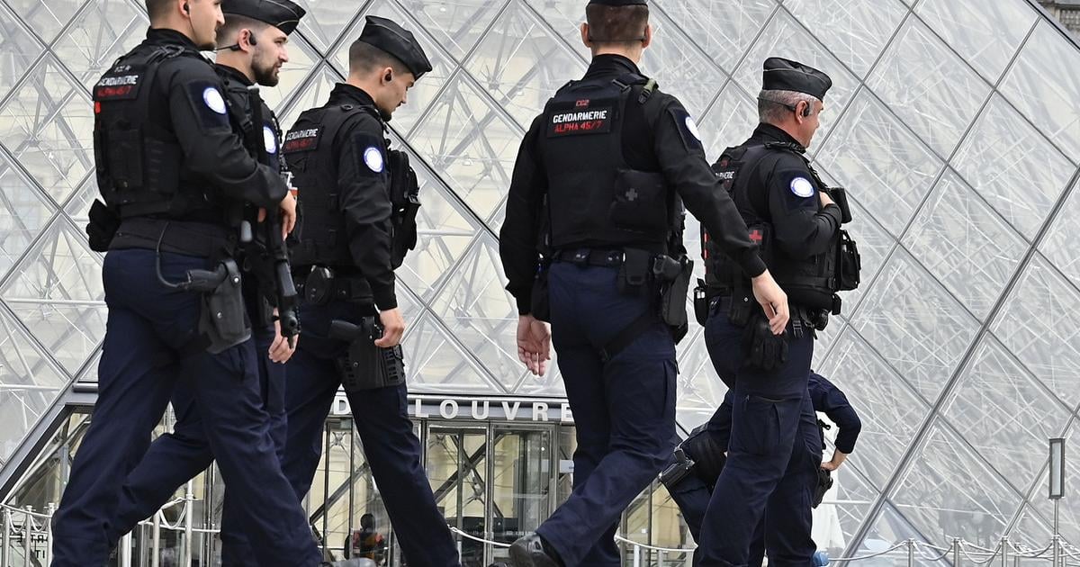 Policia v Parizi zmarila bombovy utok pred Bankou Ameriky