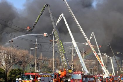 Pozar v juhokorejskej tovarni na vyrobu automobilovych suciastok si vyzadal najmenej desat obeti