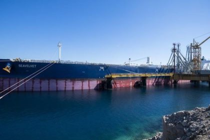 Tisice min a ponoriek Uzavrety Hormuzsky prieliv je globalna katastrofa cena benzinu moze prudko vzrast