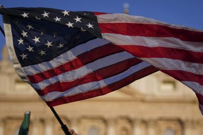 USA rozsiril program kaucii pre ziadatelov o viza o 12 krajin