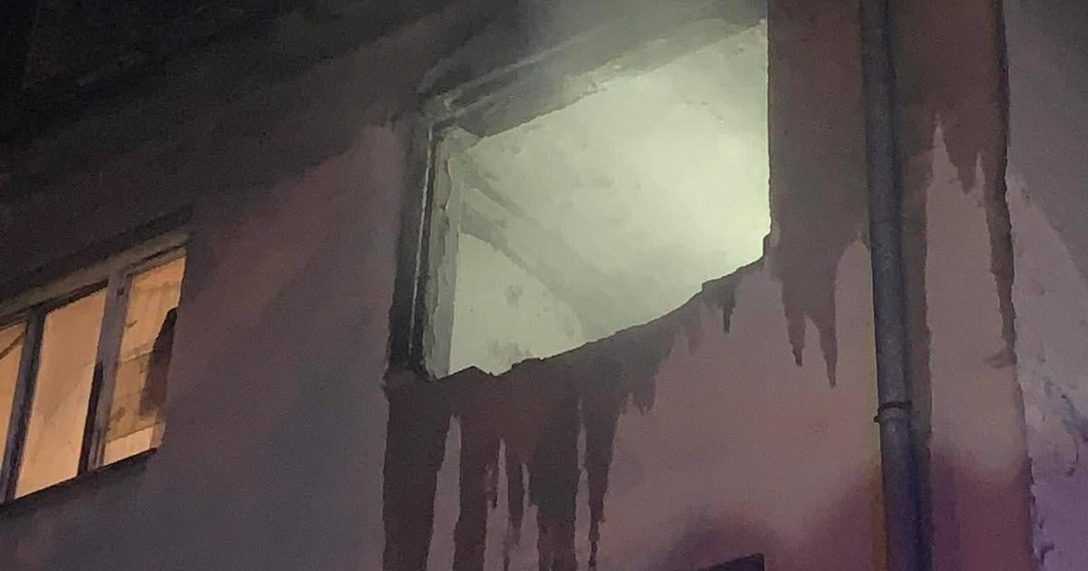 V noci ludia utekali z bytovky vypukol poziar