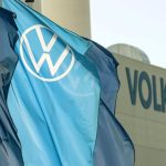 Zisk skupiny Volkswagen lani klesol takmer o polovicu