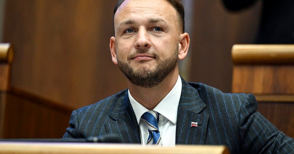 utaj Estok poda ministerstva vntra nevydal nariadenie ktorm by poadoval od policajnch tvarov citliv informcie