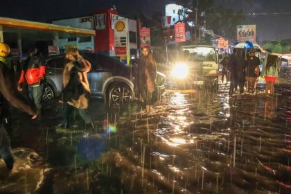 v keni v dosledku dazda a povodnizomrelo najmenej 23 ludi