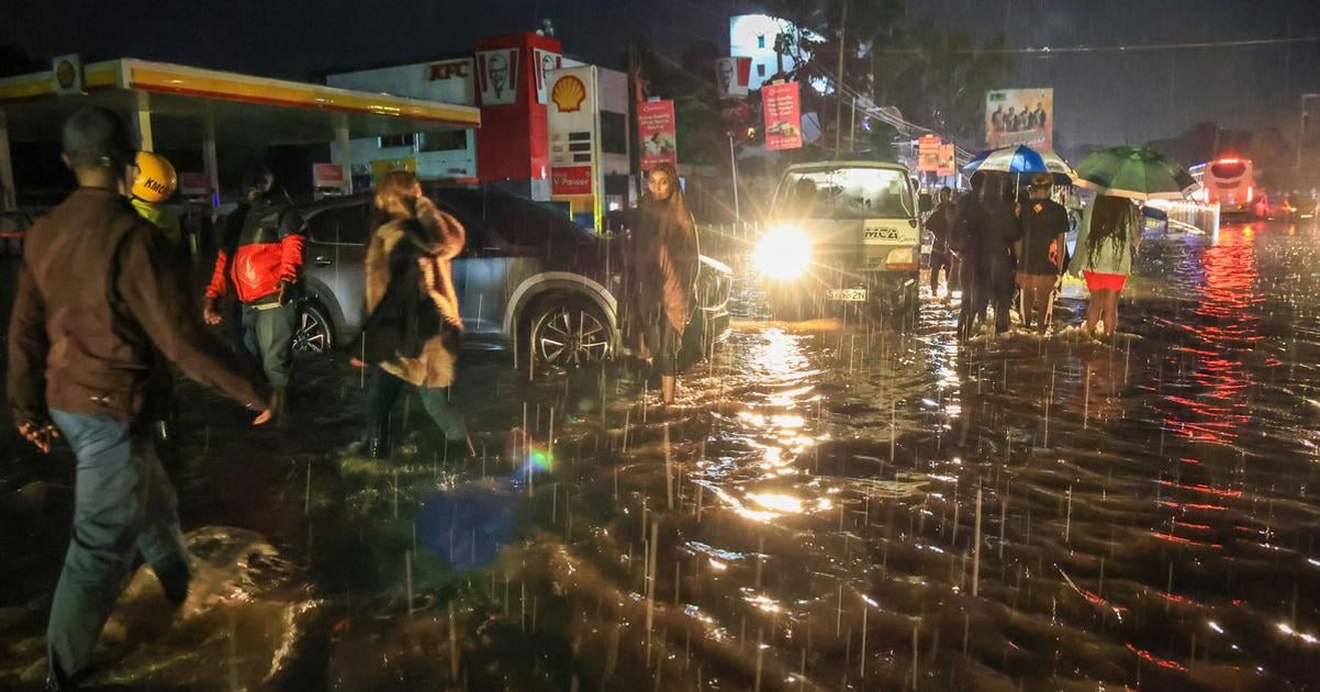 v keni v dosledku dazda a povodnizomrelo najmenej 23 ludi