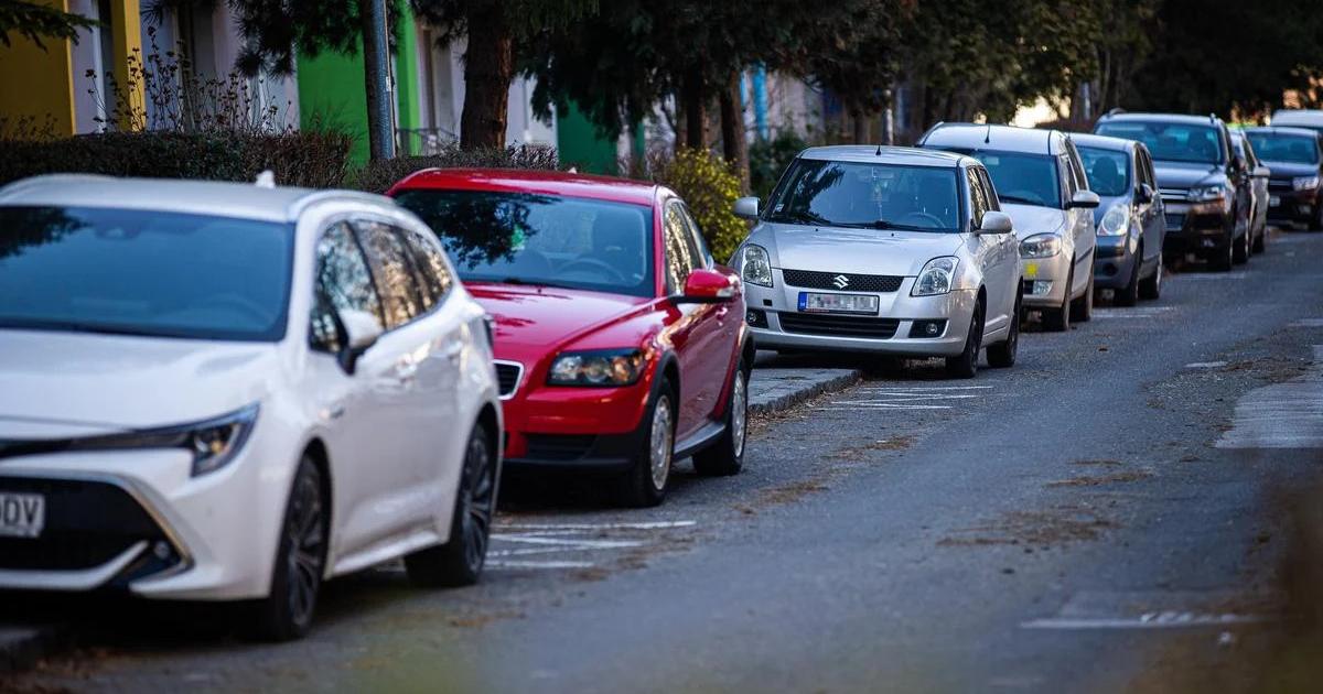 v lucenci planuju upravit parkovanie zacnu s dvoma lokalitami