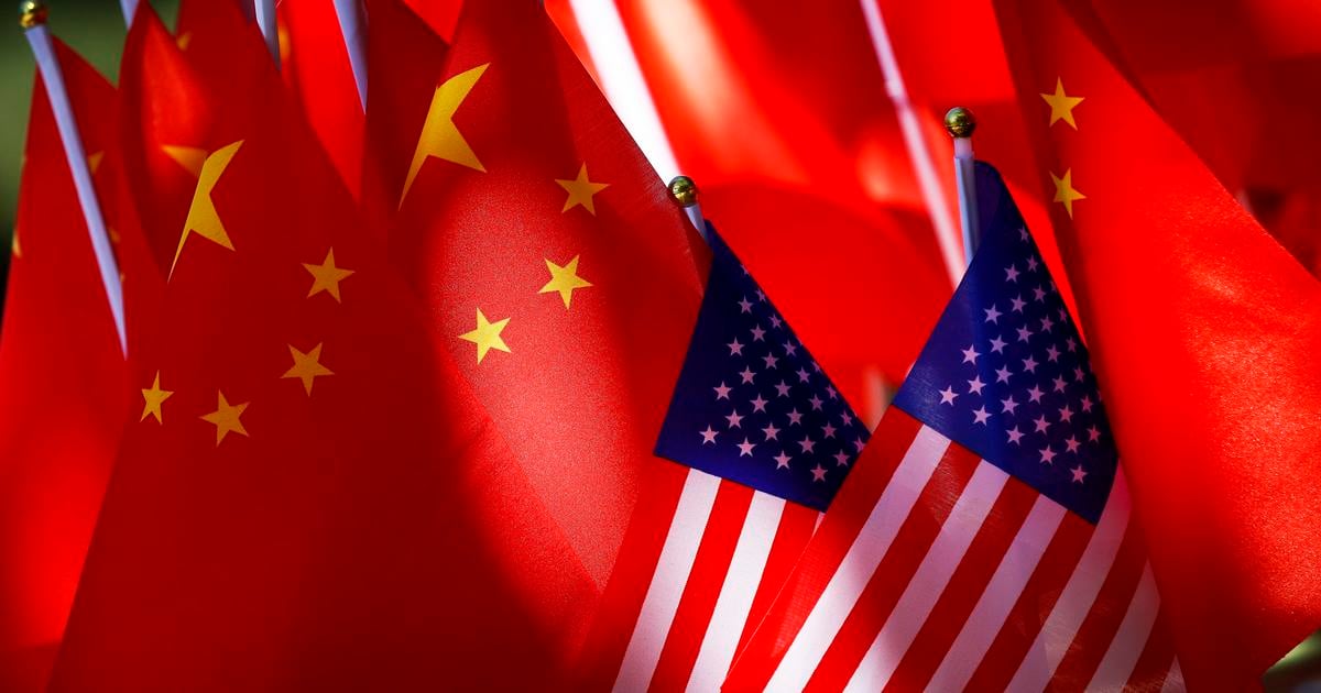 Demokraticki senatori vyzivaju Trumpa aby zakazal cinskym automobilkam vyrabat v USA