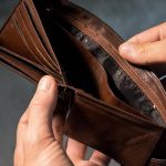 Dievca napadol na schodoch kvoli sedemnastim euram hrozi mu osem rokov