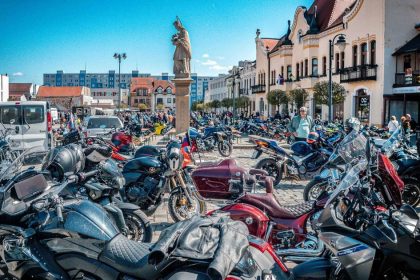 Do ulc vyrazia stovky motoriek Policia varuje pred dopravnymi obmedzeniami v Topolcanoch a okoli