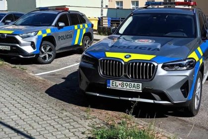 Kriminalisti rozprasil drogovu skupinu traja ludia celili obvineniu