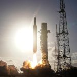Ludstvo sa vracia na Mesiac Artemis II so stvorclennou posadkou odstartovala