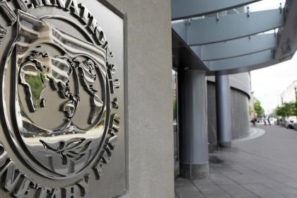 Medzinarodny menovy fond znizil prognozy rastu globalnej ekonomiky