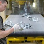 Napatie na Blizkom vychode otriasava globalnou ekonomiou analytici predpovedaju pokles realnych miezd pre Slovakov