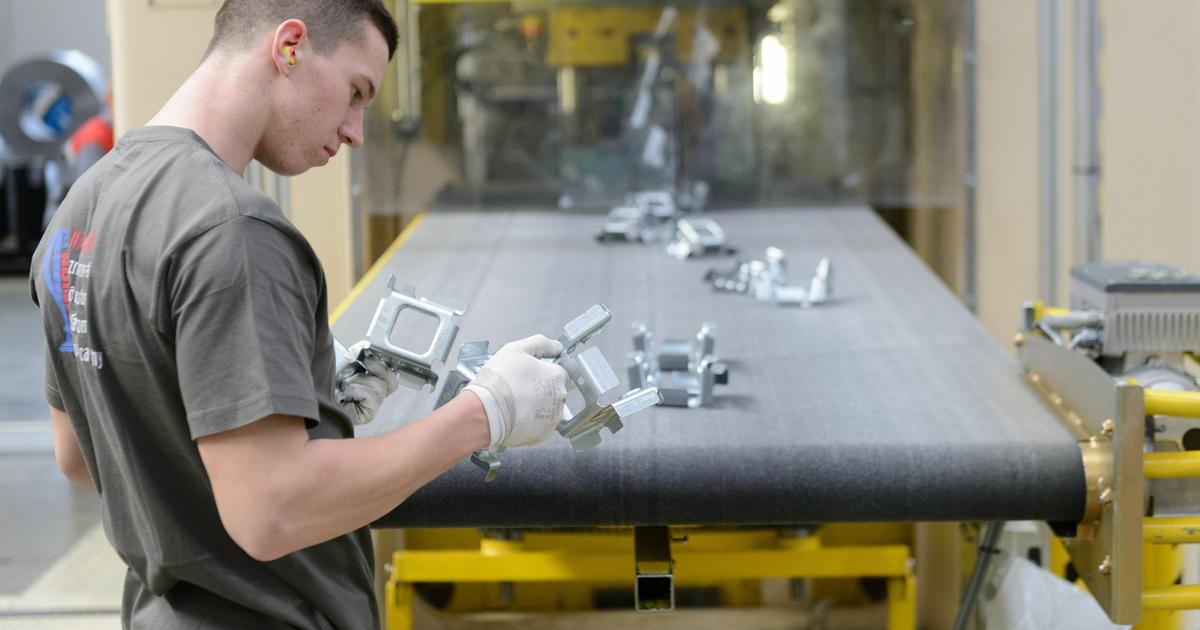 Napatie na Blizkom vychode otriasava globalnou ekonomiou analytici predpovedaju pokles realnych miezd pre Slovakov