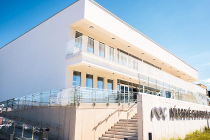 Narodne olympijske centrum plaveckych sportov v Kosiciach ziskalo titul Stavba roka 2025