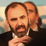 Opozycne PS kritizuje vladu za ceny paliv a plan prevzatia spolocnosti JESS statom