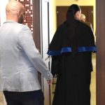 Policajt pristihol priatelku v neglize sok zostrelil verzia o nutnej obrane mu nevysla