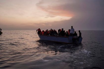 Priblizne 250 ludi je nezvestnych po potopeni lode v Andamanskom mori