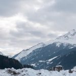 Slovensky lyziar utrpel smrt pod lavinou v rakuskych alpach