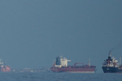 Spojene staty tvrdia ze blokada Hormuzskeho prielivu funguje Data ukazuju opak