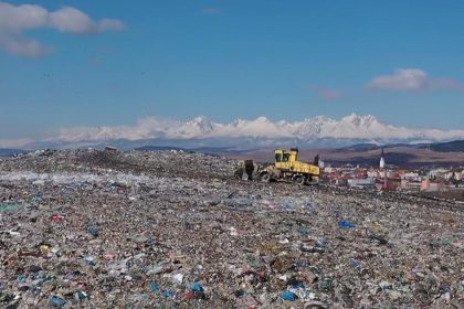 Unikatne riesenie Po rokoch kedy vozdili na skaldku tony odpadu teraz na tom mieste budu kvitnut kvety
