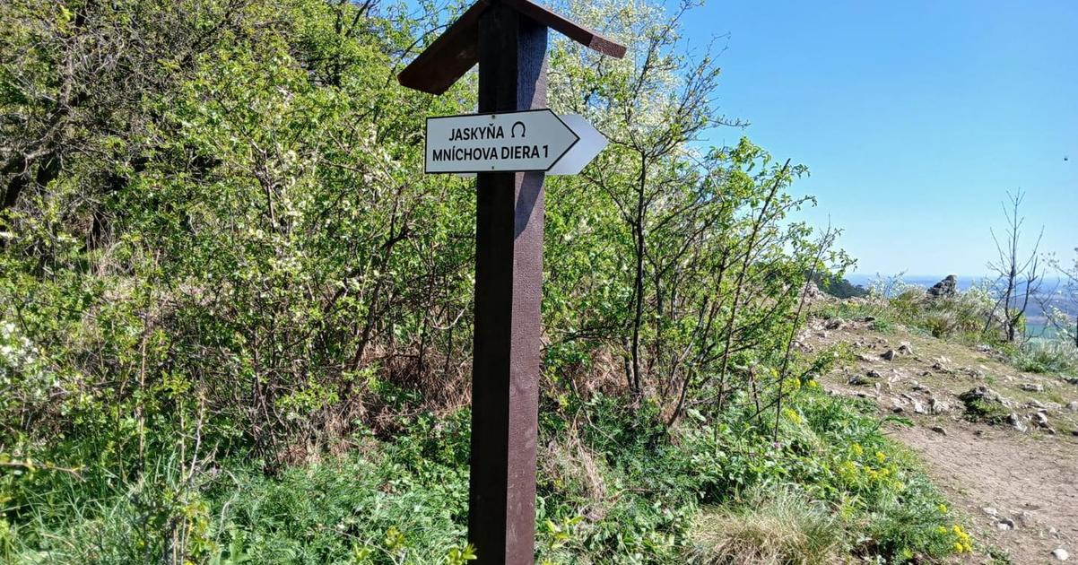 Vyznaili cestu do jaskyne v Malych Karpatoch vstup je na vlastne riziko