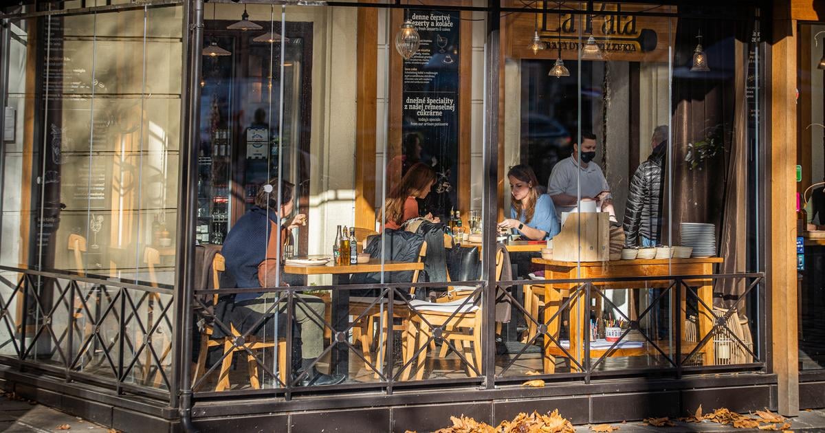 Zamestnanci na obedoch setria Restauracie sa nahradzaju domacim varenim