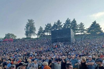 Znamej kapele udajne zaplatili 280 tisic dolarov a neprisla Kauza spod Urpina ma dohru v Amerike