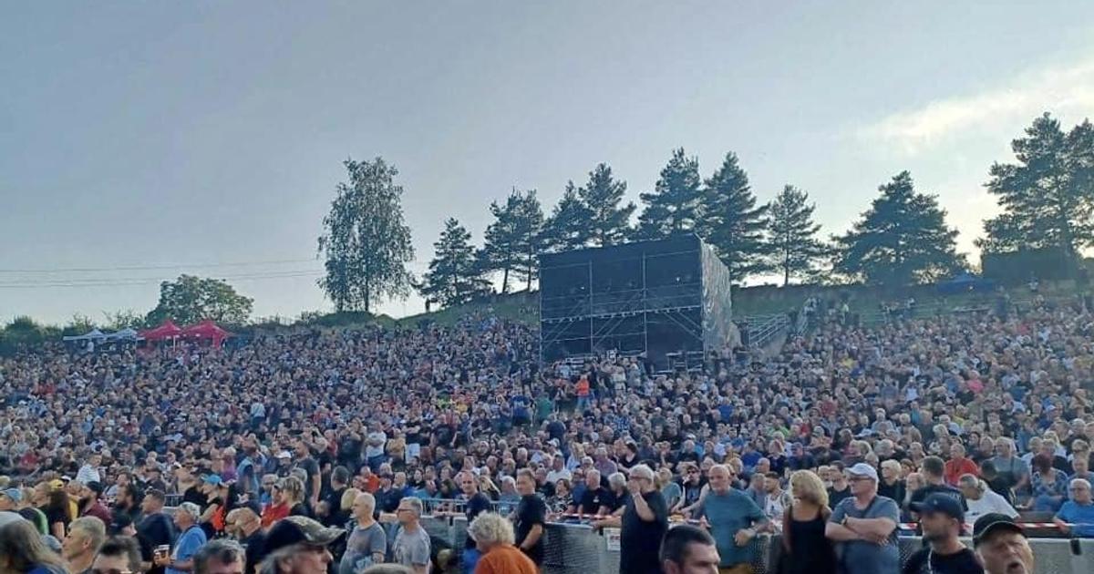 Znamej kapele udajne zaplatili 280 tisic dolarov a neprisla Kauza spod Urpina ma dohru v Amerike