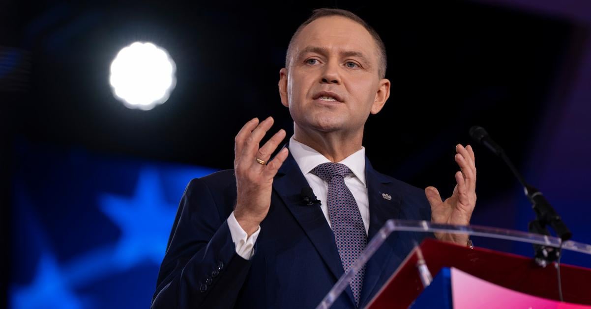 prezidentske volby v polsku by opat vyhral nawrocki na jeho paty tlaci sikorski ukazal prieskum