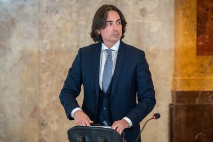 ziadost drlicku o mlcanlivost o simkovicovej je na ustavnom sude staznost bola prijatana v plnom rozsahu