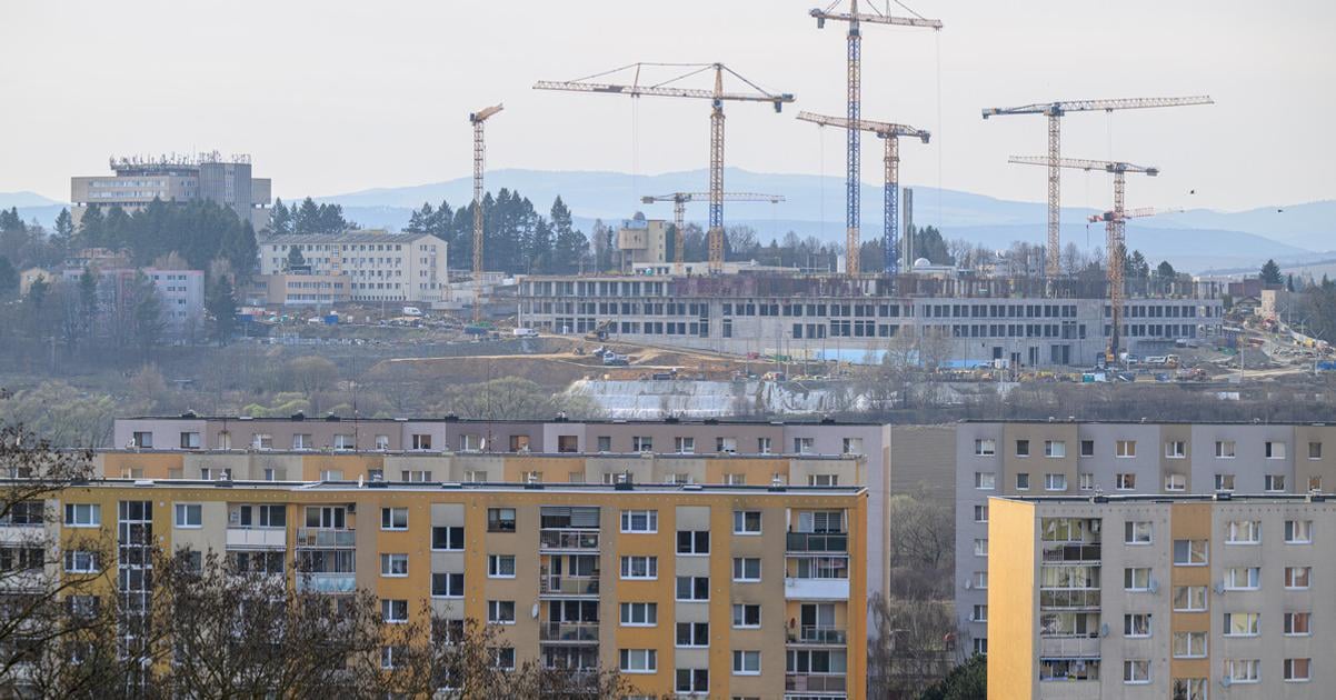 Musia zburat 23 stlpov presovskej nemocnice Kalinak zrusil konzorcium blizke Orbanovi a na stavbu povolal Tim Slovensko