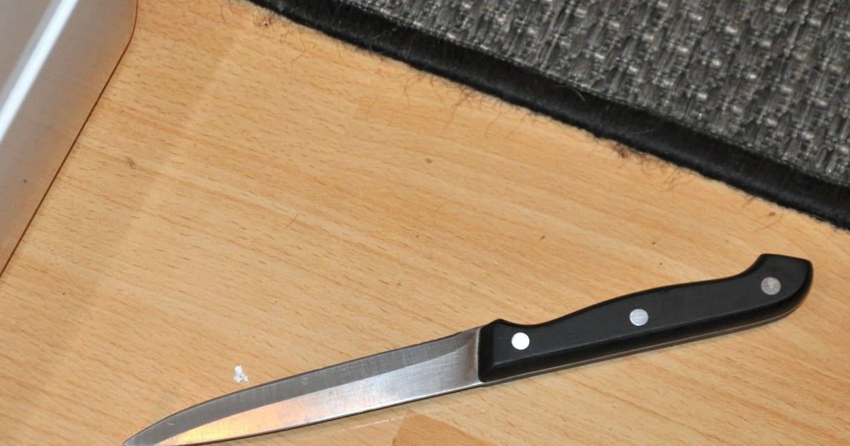 Na dvere zaklopal sused s nozom zapichnutym v krku utocnik bol opity a s policiou spolupracovat nechcel