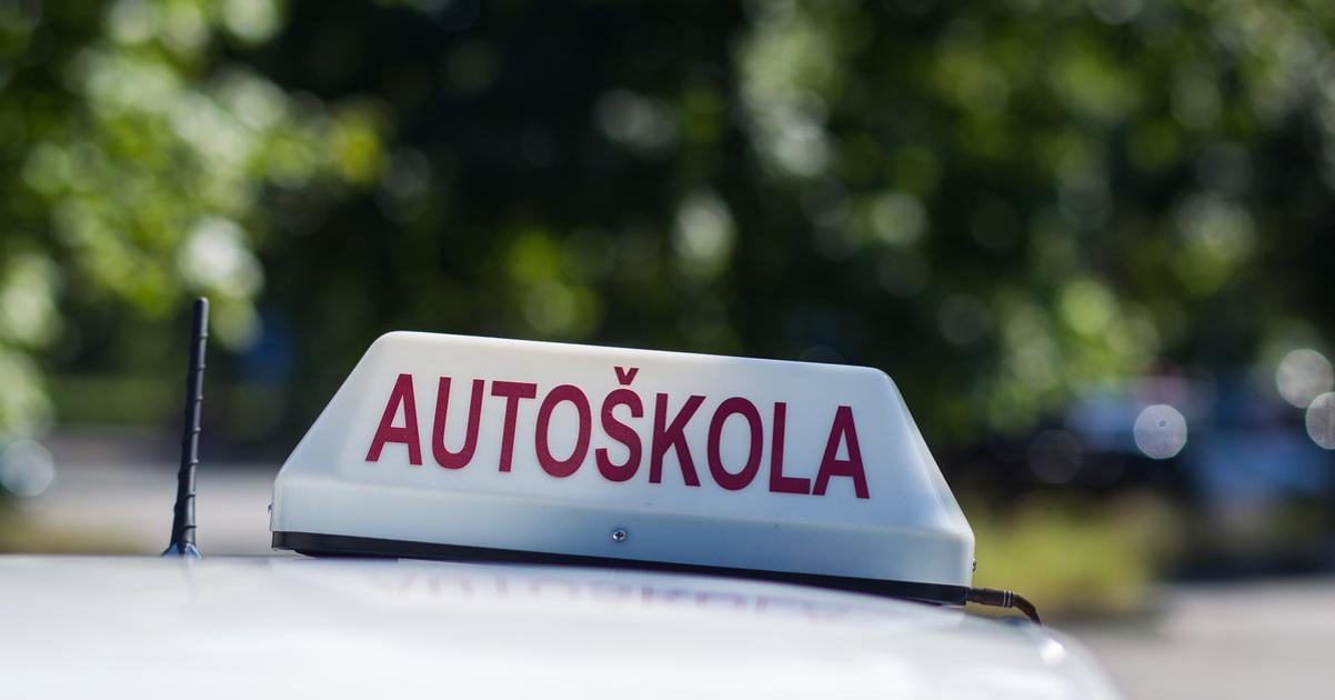 Pri nehode v Poprade sa zranila ziacka autoskoli a instruktor vinnik mal 25 promile