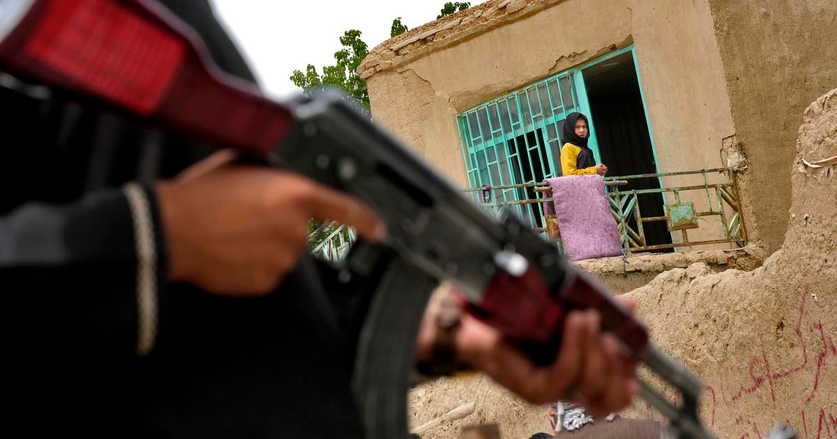 Pri utoku militantov na zakladnu v Pakistane zahynulo osem ludi 35 bolo zranenych