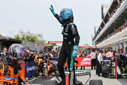 Sprint priniesol tvrde suboje medzi Mercedesmi Antonelli dokonca ziadal trest pre svojho timoveho kolegu