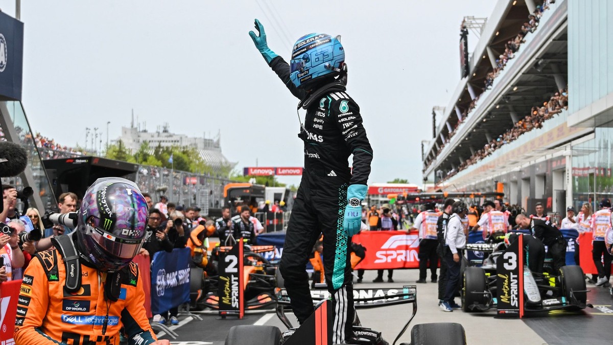 Sprint priniesol tvrde suboje medzi Mercedesmi Antonelli dokonca ziadal trest pre svojho timoveho kolegu
