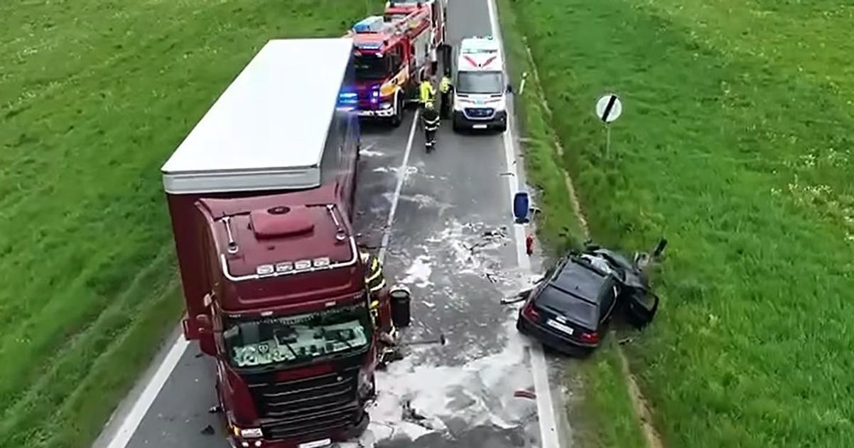 V okrese Svidnik doslo k zrazke osobneho auta s nakladnym autom Tri osoby utrpeli zranenia