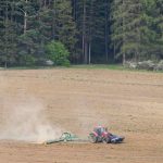 Vyrazne az extremne sucho postihuje priblizne polovicu uzemia Slovenska