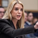 exministerka bondiova obhajovala svoj postup v kauze epstein pred kongresom usa