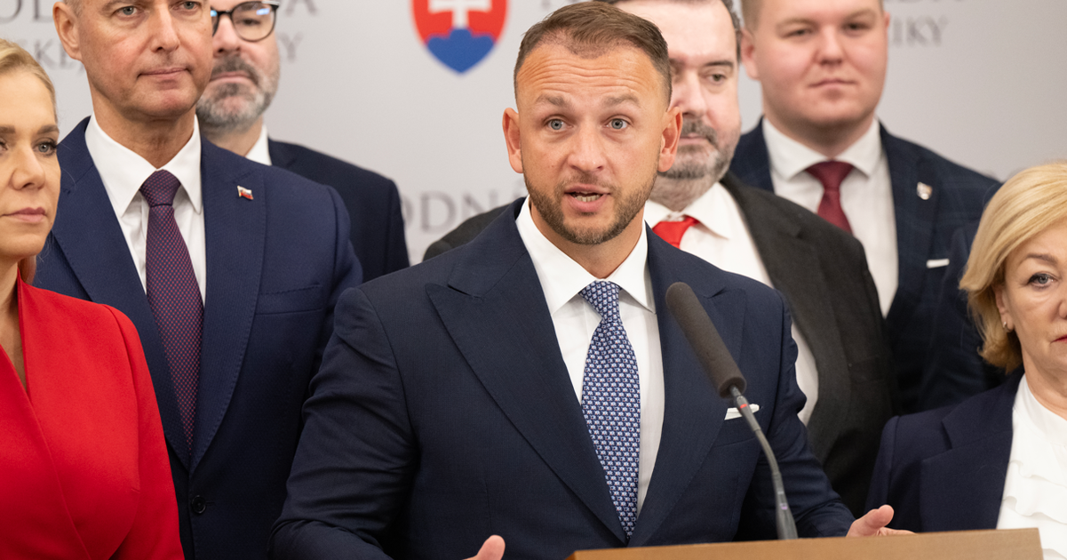 Nie sme povinni odpovedat denniku SME Sutaj Estok odmieta odpovedat na otazky ohladom prenajmu aut