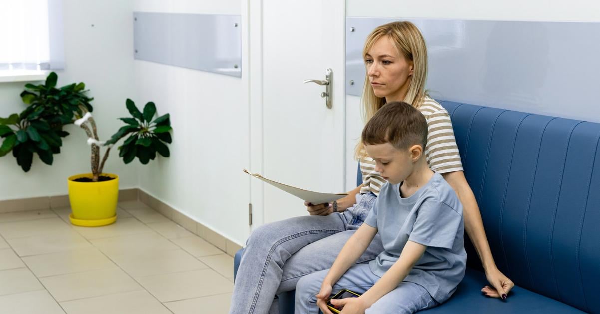 Osamely zamestnanec s dietatom dostal od januara viac volna na sprevadzanie k lekarovi