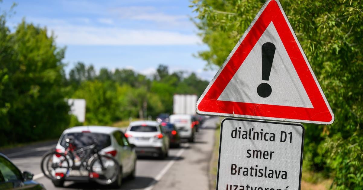 Policia obmedzila vyjazd z Ivanky pri Dunaji pre plynulu premavku