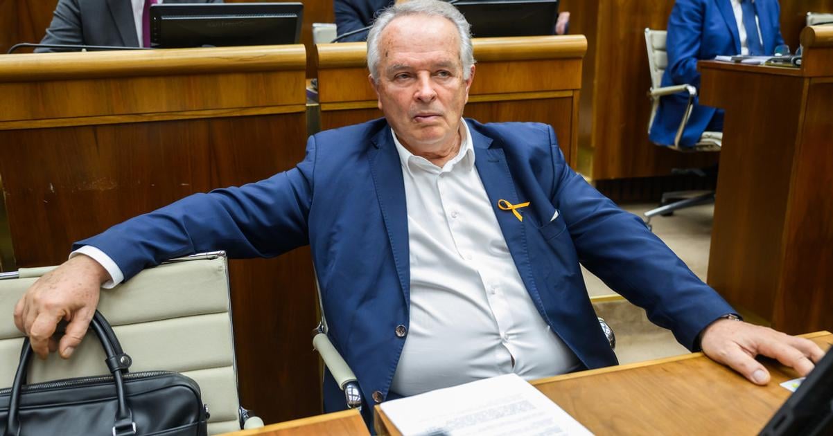 Radacovsky ako velvyslanec Uder pre slovensku diplomaciu pise Peter Weiss