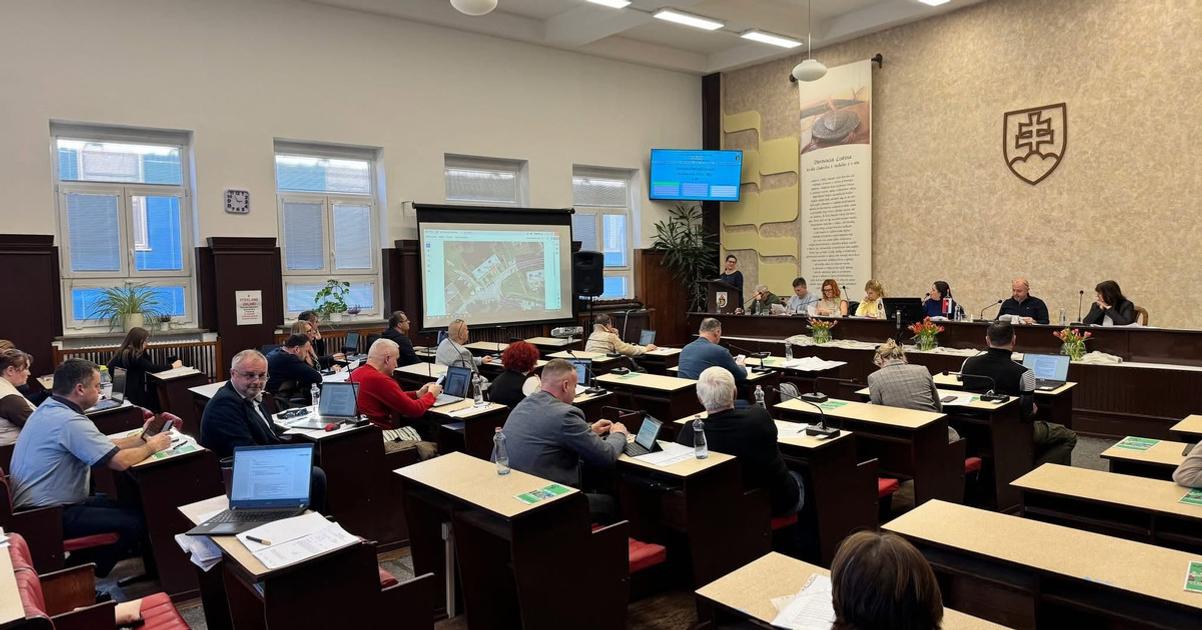 koniec cakania do noci handlovcania sa dostanu k slovu skor zmenili rokovaci poriadok zastupitelstva