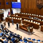 poslanci zatial v tomto roku schvalili 45 zakonov z toho dva v zrychlenom rezime